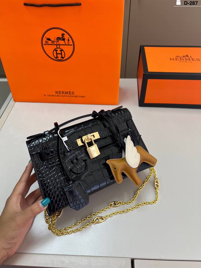 牛皮 Hermes爱马仕Mini Kelly一代，真的太香了赠送原版爱马仕猪鼻子链条算是小身材大容量包包的代表了吧 D-287尺寸22×13折叠盒