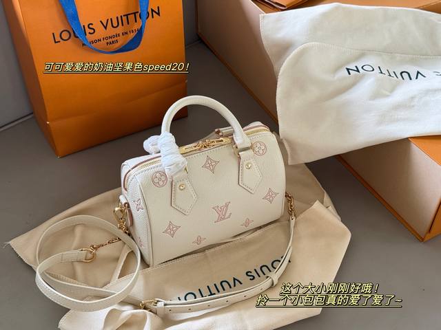 新款 配盒 Size： 20*14Cm L家 Speedy 20 一起感受Speedy快乐~ 这个大小刚刚好哦！