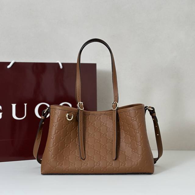 专柜品质，顶级原单货，实物实拍！款号815214棕色压字，尺寸：宽31X高18X侧宽11Cm，