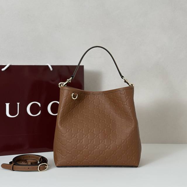 专柜品质，顶级原单货，实物实拍！款号815103棕色压字，尺寸：宽25X高25X侧宽15.5Cm，