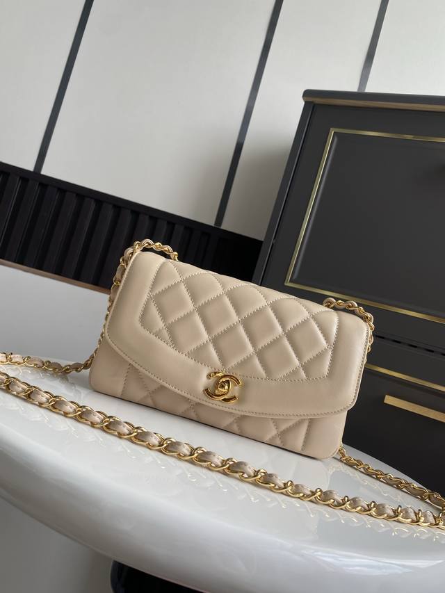 现货～ Chane中古Cf链条包 杏色 羊皮 软软糯糯的牛皮搭配金色五金绝对是精致、特立又独行！感觉像背着个有故事的古董包 出门特别有范儿 皮链搭配 手提斜挎随