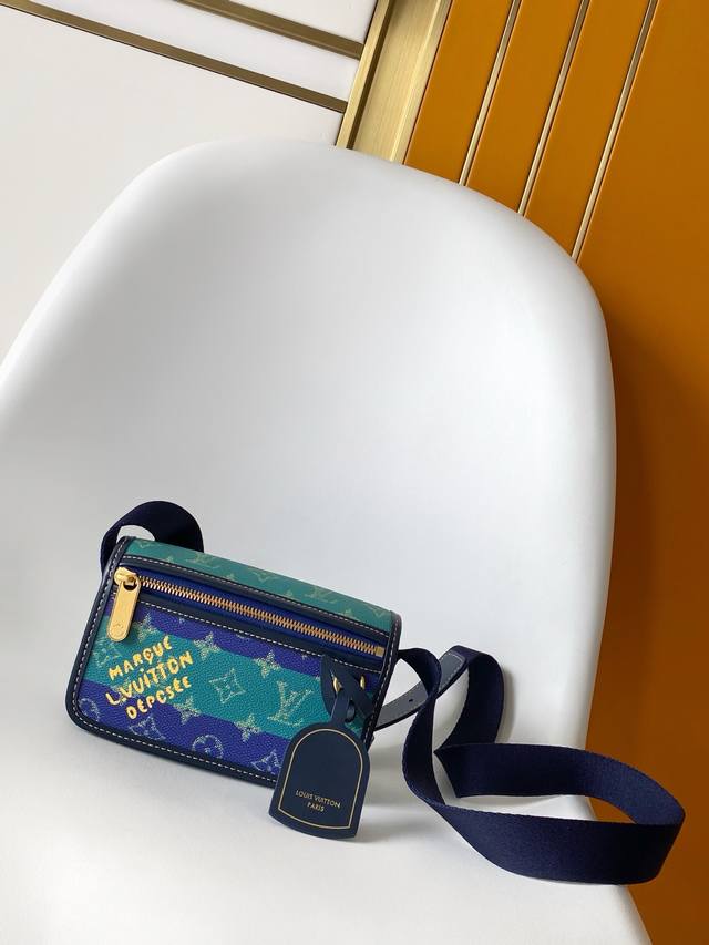 M13173绿花 顶级原单 变码芯片163C Bosphore 迷你手袋Bosphore 迷你手袋得名于品牌 2000 年代的复古 Bosphore 系列，以简