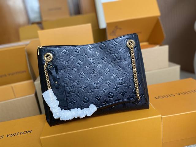 顶级原单 M43772 黑色M43772压花黑色 蓝色 这个苏雷恩Mm链手提包在字母Empreinte皮革与它的金色链是一样的功能，因为它是复杂的。非常容易穿戴