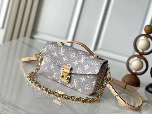 变码芯片版 独家实拍 M12429 顶级原单 本款 pochette MéTis East West 手袋汲取品牌传统硬箱的色彩灵感，为标志性 Monogram