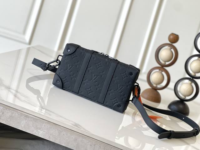 变码芯片版 独家实拍 Trunk Wallet 手袋本款 M80224 黑色压花 Trunk Wallet 手袋取材经典 Monogram Eclipse 帆布