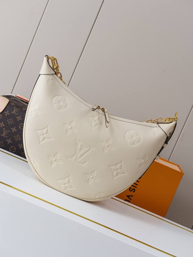动态163C01芯片 M46739奶白 顶级原单 独家背景实拍 本款 Loop Hobo 手袋选用柔软 Monogram Empreinte 皮革塑造贴合身形的