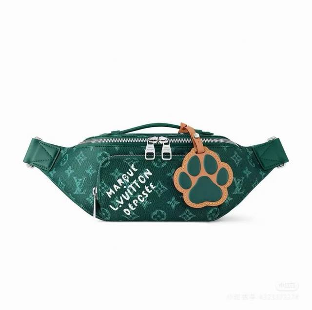 M12867绿色变码芯片 顶级原单新品上市，最新款本款 Rush 腰包取材 Monogram Heritage 帆布，以 pharrell Williams 推