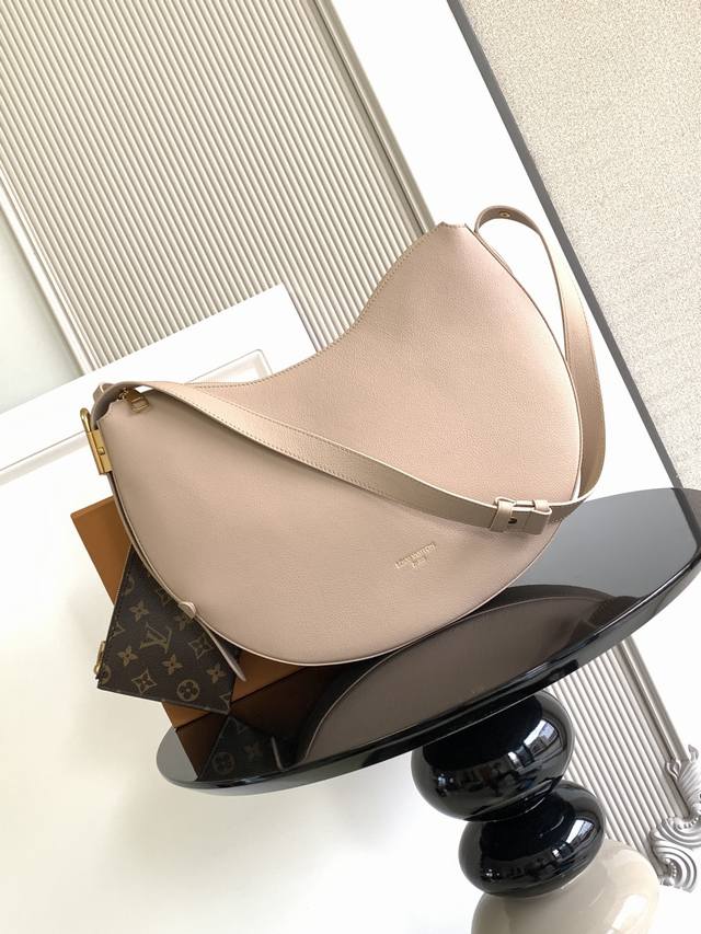 迎国庆 特价 没有包装 特级 动态芯片 路易威登推出 中号手袋，以典雅设计彰显品牌传承和精湛匠艺。柔软牛皮革将随时间流逝呈现别致色泽，做旧金属挂锁和可拆卸 收纳