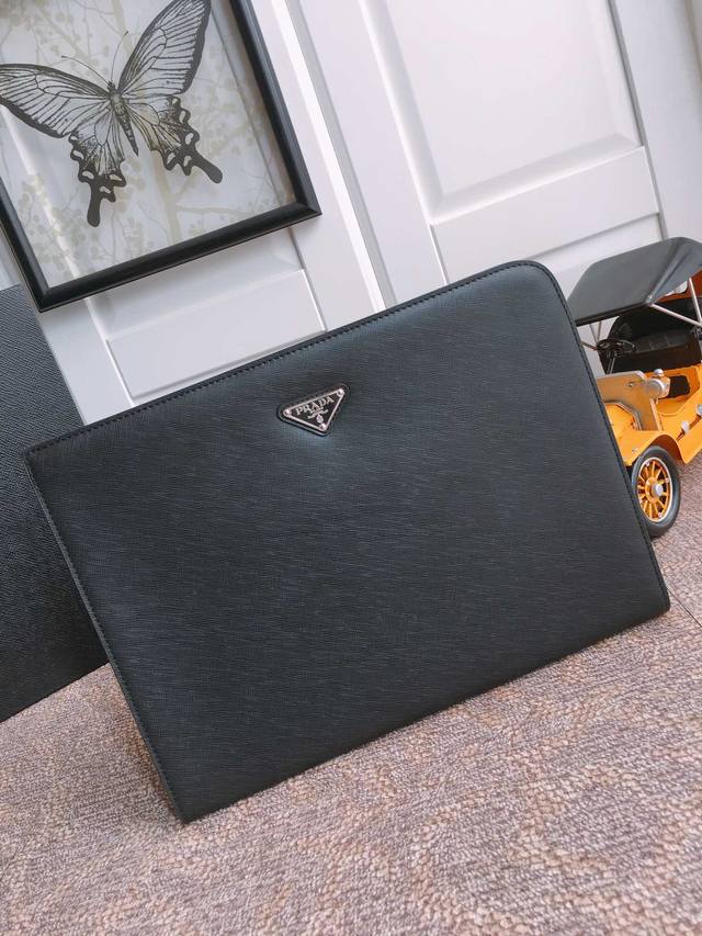 p家岀新款手包，2Vn003黑色，独家首发7字拉琏形，2017年最新款手包，采用进口十字纹＋顶级五金，175代工码，长33X高24Cm, 580