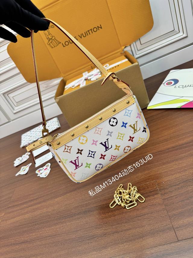 独家163首发型号:M13404私品 163动态Uid 进口菱形面料 品质第九次升级,进口原厂皮.专柜同步,动态电子芯片、礼品袋、保护纸,铜版电子标签、合格证 独家163首发型号:M13404私品 163动态Uid 进口菱形面料 品质第九次升级,进口原厂皮.专柜同步,动态电子芯片、礼品袋、保护纸,铜版电子标签、合格证