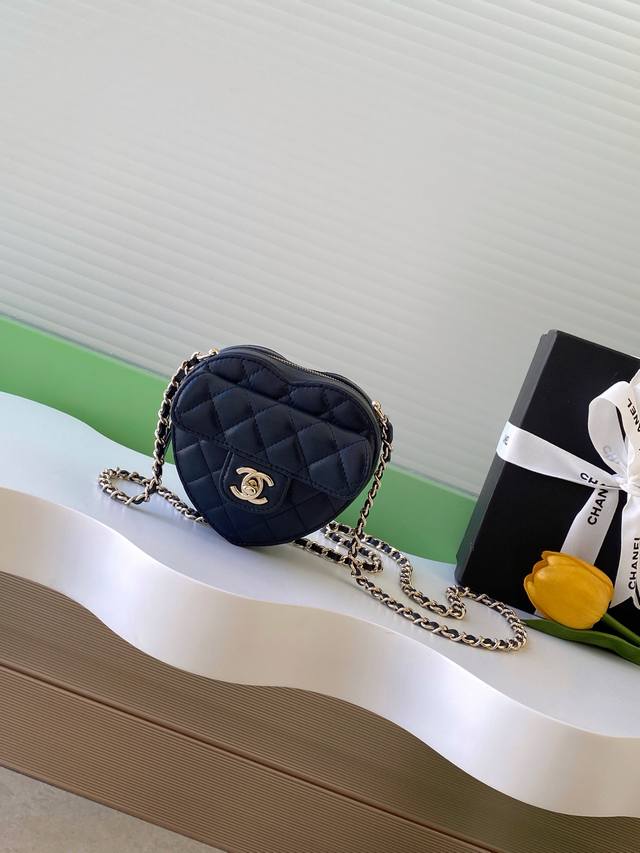 25B爱心迷你 爱心款真的超级好看就算是Vip也很难买实物真的惊呆了，无论怎么搭配都很时尚，本季最热最火系列，一定要买 款号Ap3620 尺寸13-12-5.5