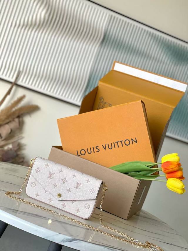 头层皮 顶级原单M14968 本款pochette Felicie链条包为皮革包身浸染双重色调，搭配分别设有拉链和卡片夹层的可拆卸口袋。焕新演绎的Monogra