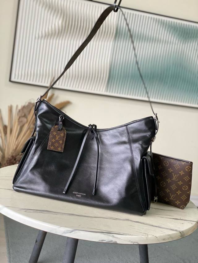 头层皮 顶级原单 M15175 本款Carry All Travelbag手袋取材柔软牛皮革,为名牌和内里融入Monogram帆布元素,以雅致设计成就出行佳选。 头层皮 顶级原单 M15175 本款Carry All Travelbag手袋取材柔软牛皮革,为名牌和内里融入Monogram帆布元素,以雅致设计成就出行佳选。