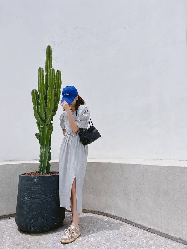 原单跑量 新品# 豆腐包 Loop系列 三宅一生｜豆腐包 创造出不同的三维轮廓，可以调节绳结的位置轻松调整绳子的长度，是一个可以当斜挎包又可以单肩包的系列 背带