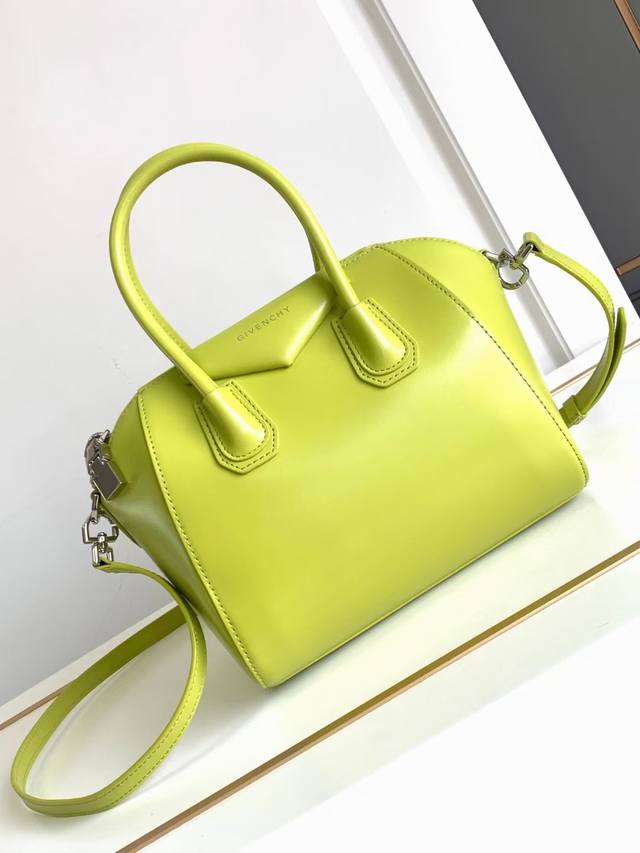 顶级 新款 法国品 纪梵家 Givenc*Y 经典款Antigona Tote 法国原厂Box皮！升级高端货！ 小号Size：22*27*13 款号搜9981
