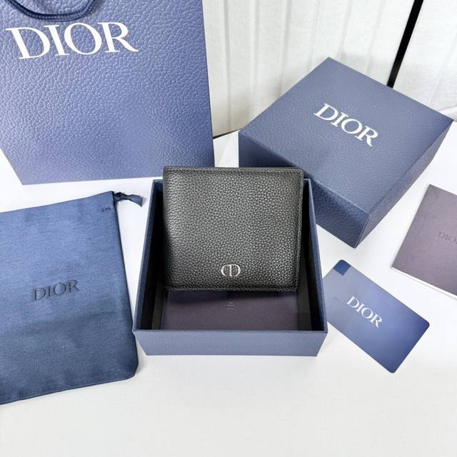 市场最高版本 原单品质 正品打版 保证进口头层牛皮,拒绝二层皮,拒绝超纤皮 双折钱包 黑色粒面牛皮革 Cd Icon 标志 编号: 2Esbh027Cdi_H0 市场最高版本 原单品质 正品打版 保证进口头层牛皮,拒绝二层皮,拒绝超纤皮 双折钱包 黑色粒面牛皮革 Cd Icon 标志 编号: 2Esbh027Cdi_H0