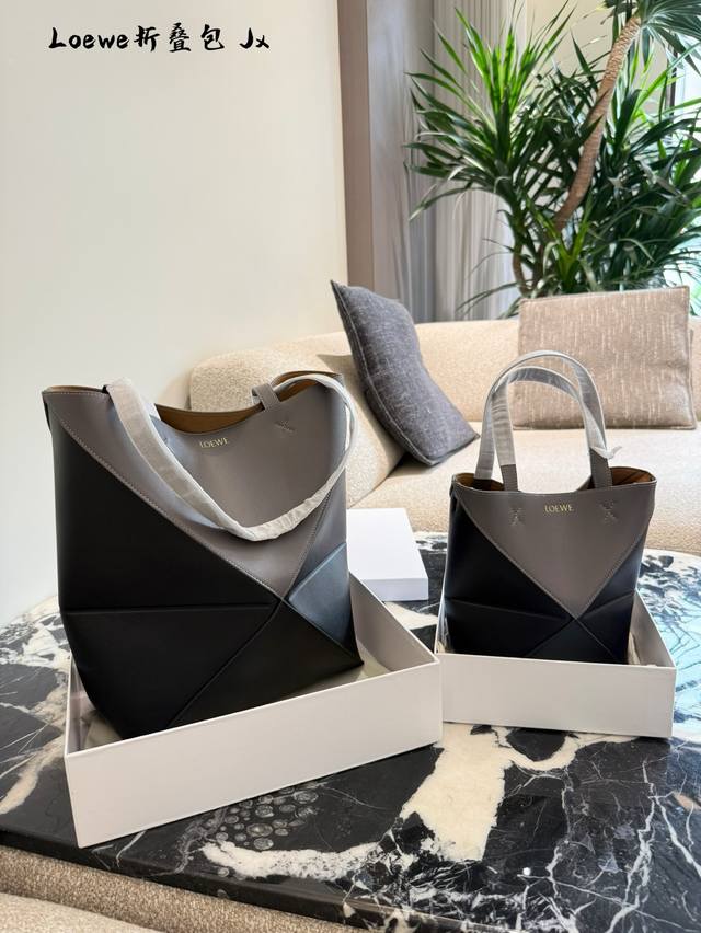 loewe折叠包 puzzle Fold手袋 puzzle Fold手袋从品牌经典手袋系列的几何线条汲取灵感，以富含几何建筑美感的镶片重新诠释，能完全折叠，可谓