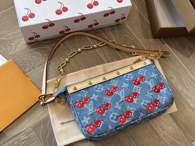 配盒 Size:22*13Cm L家 麻将包 !复刻版 短肩带!链条 统统都有!! 夏天麻将包更合适,真香腋下包 配盒 Size:22*13Cm L家 麻将包 !复刻版 短肩带!链条 统统都有!! 夏天麻将包更合适,真香腋下包