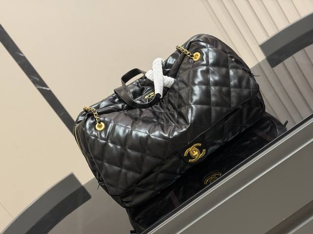 香奈儿24A大号保龄球包 美是很美 大也是够大 Chanel 24A保龄球包 尺寸:42.28Cm 香奈儿24A大号保龄球包 美是很美 大也是够大 Chanel 24A保龄球包 尺寸:42.28Cm