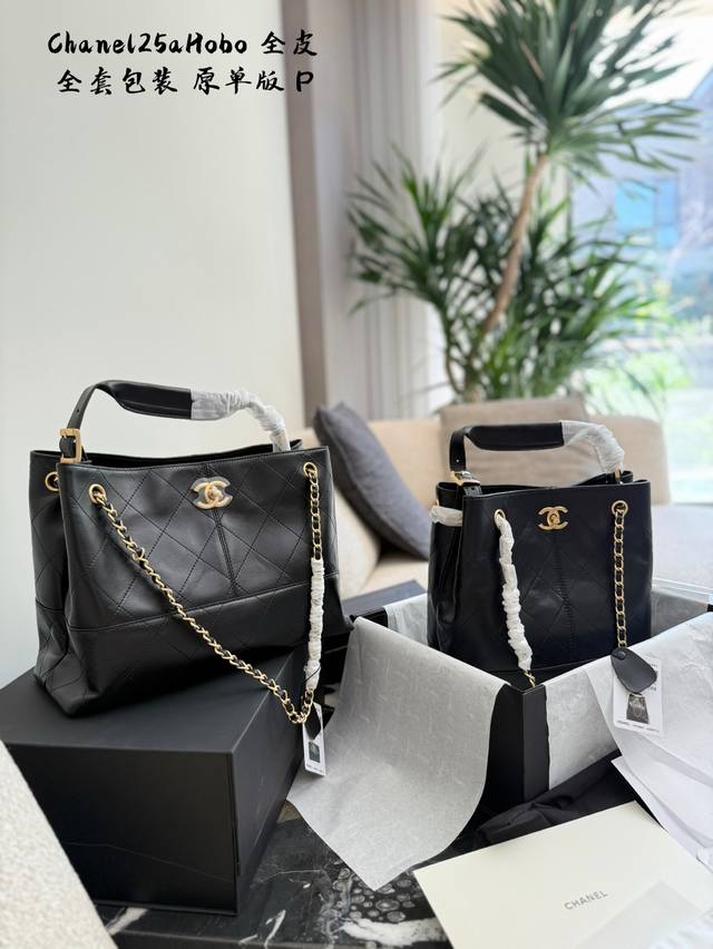 今期Chanel終於出爆款了... 剛 上新的Chanel手工房系列中最熱度最高的應是包包了;特別是掠皮小牛皮的大包包了 說真的今期的包包款是特別多,拼皮的話灰