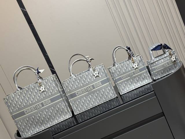 配折叠盒丝巾 需要星星挂件加 30 Dior 原版布提花 Dior Book Tote今年最喜欢的一款购物袋 Tote我用的次数最多的包 迪奥因为容量超级大 不