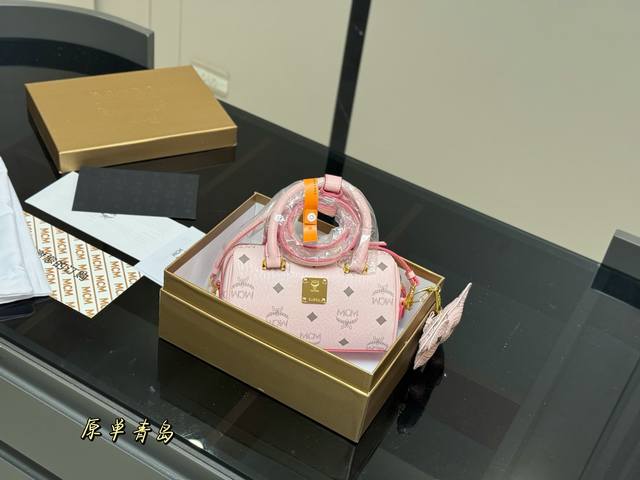 配盒 Size：18*9.5Cm 原单！青岛 Mcm Mini波士顿枕头包 专柜对版五金 来咯 出入专柜无压力 赠送小狗配件