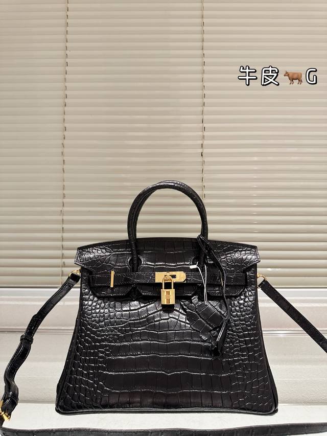 头层皮 爱马仕专柜同步 鳄鱼纹 HermèS 爱马仕 铂金包 高端质量 专柜最新款进口荔枝纹 明星同款 原版质量 ，HermèS每个女孩的必备品 尺寸：30