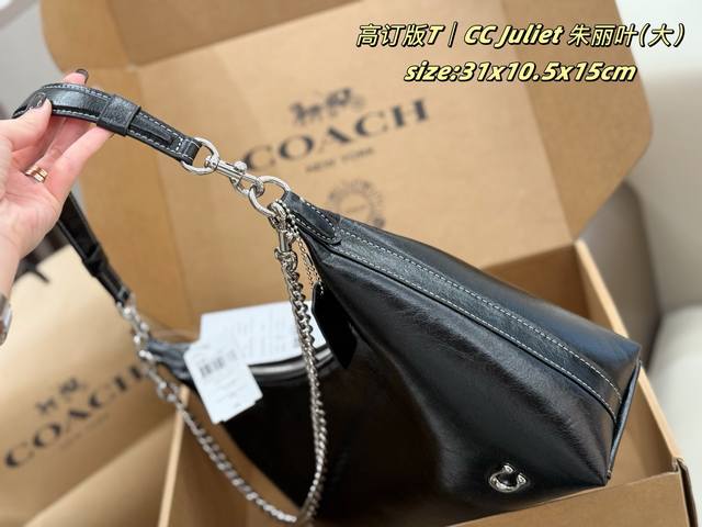 大号 飞机盒 Coach Juliet 朱丽叶 大号 人人都爱腋下包 Coach新款朱丽叶Juliet牛角腋下包 油腊皮材质,相当轻盈 一整个拿捏时髦感 尺寸: 大号 飞机盒 Coach Juliet 朱丽叶 大号 人人都爱腋下包 Coach新款朱丽叶Juliet牛角腋下包 油腊皮材质,相当轻盈 一整个拿捏时髦感 尺寸: