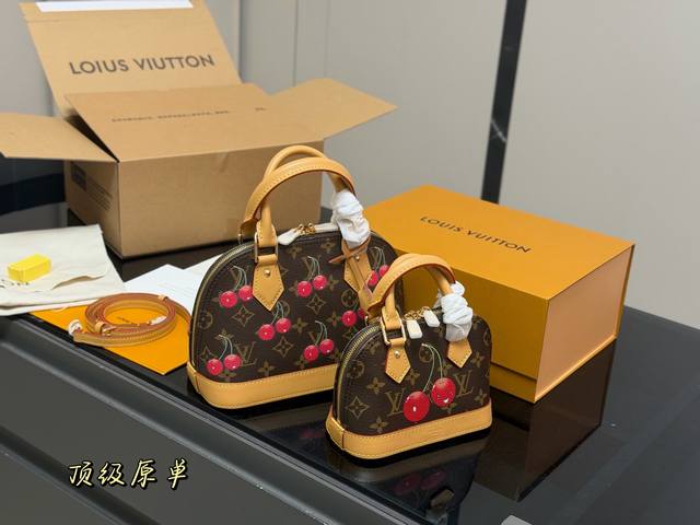 配折叠盒飞机盒 Size：25*18Cm 17*12Cm Lv Alma贝壳包 内敛！深沉！有味道！ 这款百搭的经典手袋 依然很受现代的青睐！ 搭配独家定制的原