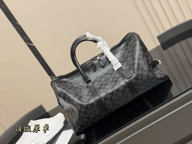 Size：45Cm 百搭耐看的蔻驰 旅行袋 小长假需要它哦！ 男生背很好看 女生背也超帅 旅行包 健身包 搜索 Coach 旅行包