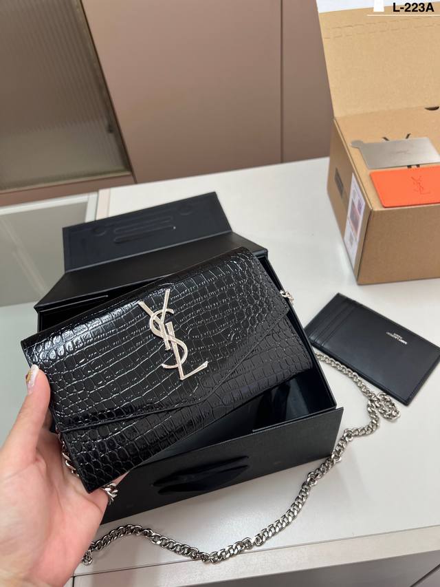配镜子 圣罗兰Ysl信封包 经典包包推荐哦！ 百搭而且很有气质。 L-223A尺寸20×10折叠盒飞机盒