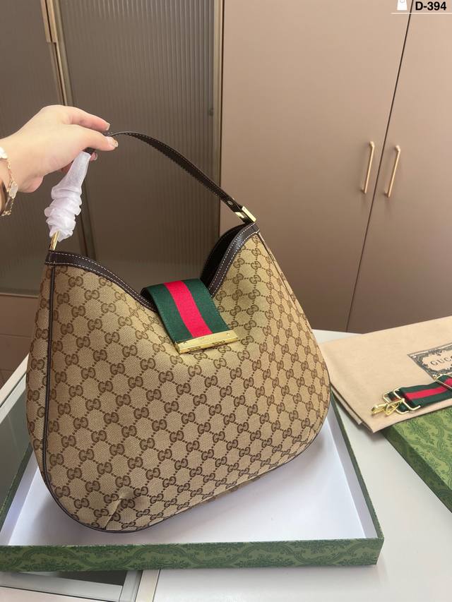 Gucci双G手提腋下包包 包身老花软面包型 穿个牛仔外套再搭配大包 D-394尺寸40×28配盒