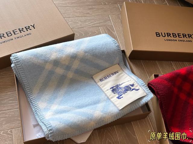 羊绒围巾配盒 Size： Cm*30Cm Bur 羊绒围巾 最温柔的配色 上身超级柔软舒服 这么好看的围巾你还不赶紧定吗