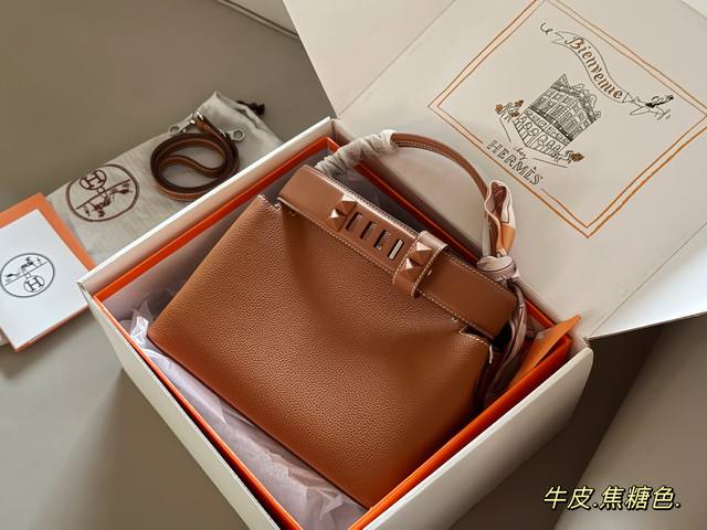 牛皮 配盒 Size:38 22Cm 姐妹们!!! 爱马仕Hermes出新包啦 首发实物图 新出炉这款Medor Bag 很高级的 拎着更酷飒也可优雅, 非常适 牛皮 配盒 Size:38 22Cm 姐妹们!!! 爱马仕Hermes出新包啦 首发实物图 新出炉这款Medor Bag 很高级的 拎着更酷飒也可优雅, 非常适