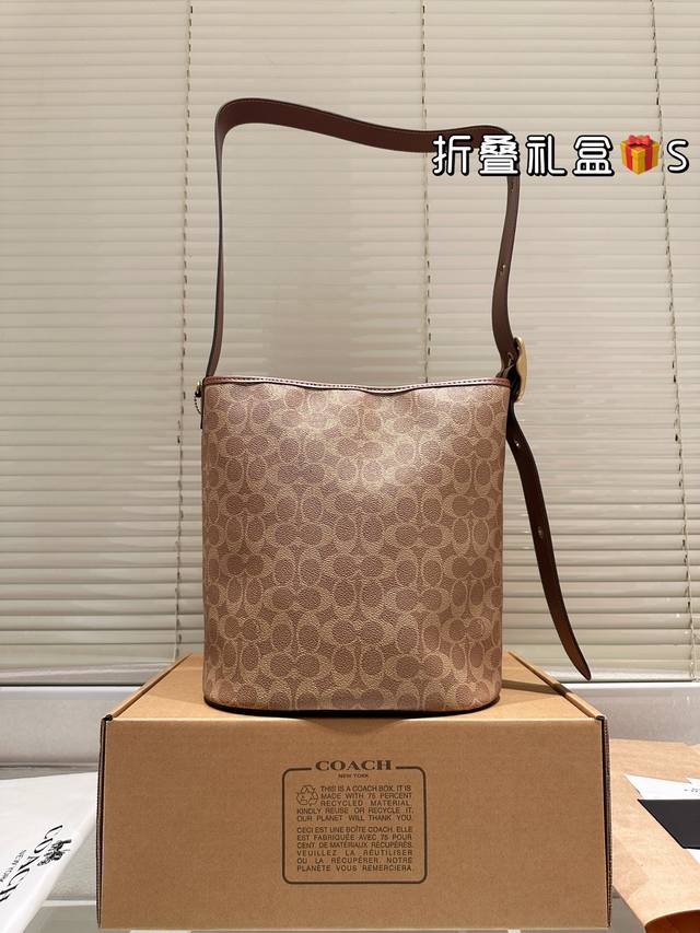 原单品质 Coach蔻驰| Bleecker 手袋 背上 Coach Bleecker手袋超柔软鞣制皮革质感满满简约百搭还什么都能装下 上班通勤也要处处保持时髦 原单品质 Coach蔻驰| Bleecker 手袋 背上 Coach Bleecker手袋超柔软鞣制皮革质感满满简约百搭还什么都能装下 上班通勤也要处处保持时髦
