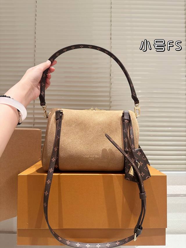 牛皮版本 Lv路易威登｜Express 单肩包 版型挺括不软塌，上身利落显精神 肩带长度刚好，单肩 斜挎 腋下都舒服，不压肩容量感人，日常出门物品全装下，实用不