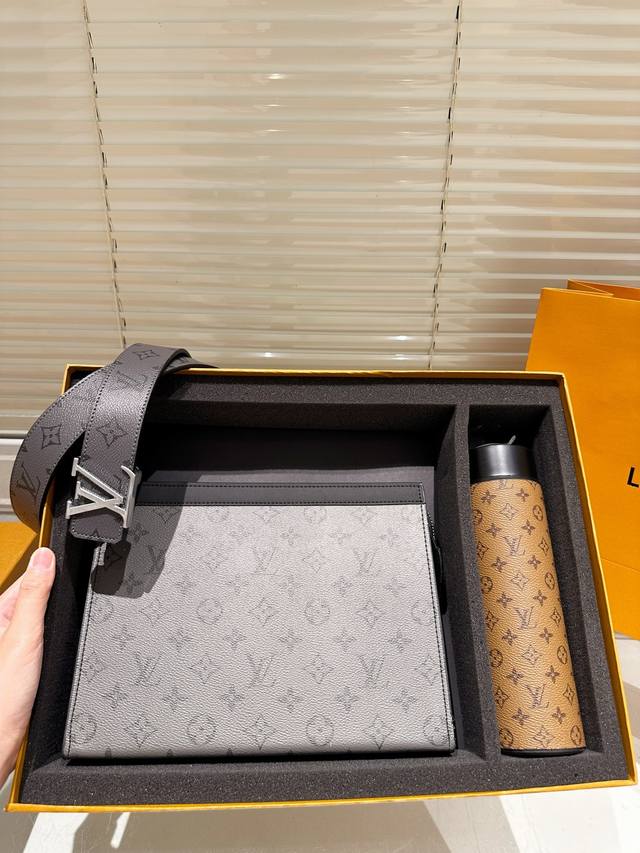 高端礼盒 送男友必备品 实在太高级啦 皮带手包水桶 高版本！腰带 牛皮皮带～热门款 男女通用皮带里面最火的版本啦～质量很好 全套包装！五金绝对不褪色 皮带头和专