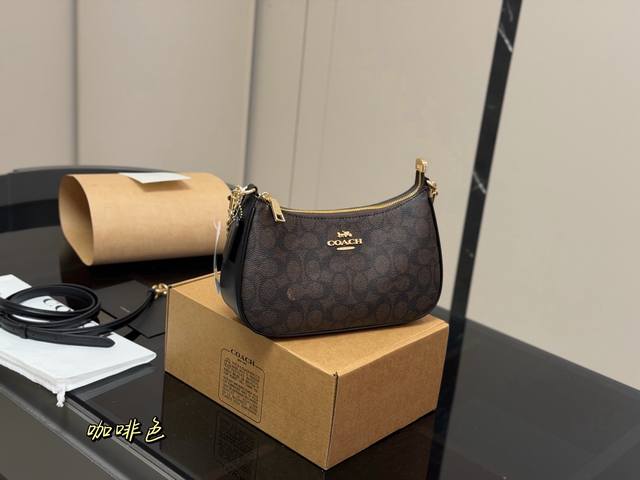 配盒 升级版 Size：24*13*7Cm 蔻驰 Teri腋下包 五金再次升级 腋下包设计天花板了哦！ 配有2条肩带， 单肩斜挎都可以！ 颜值 搜索Coach