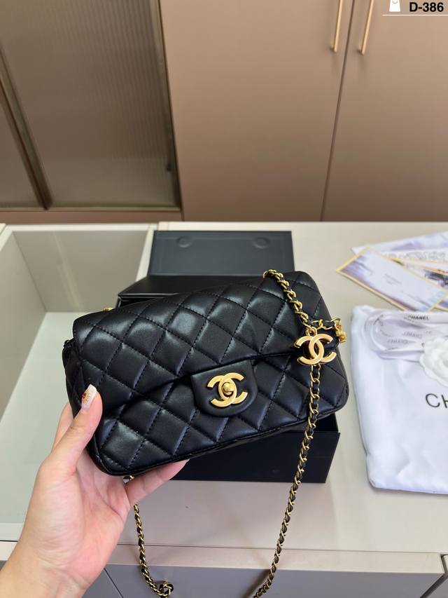 香奈儿Chanel 25B 双C调节扣Cf方胖子 万万没想到之前的金球调节扣换成了双C调节扣哈哈哈真的美到心坎上啦 D-386尺寸20×12折叠盒