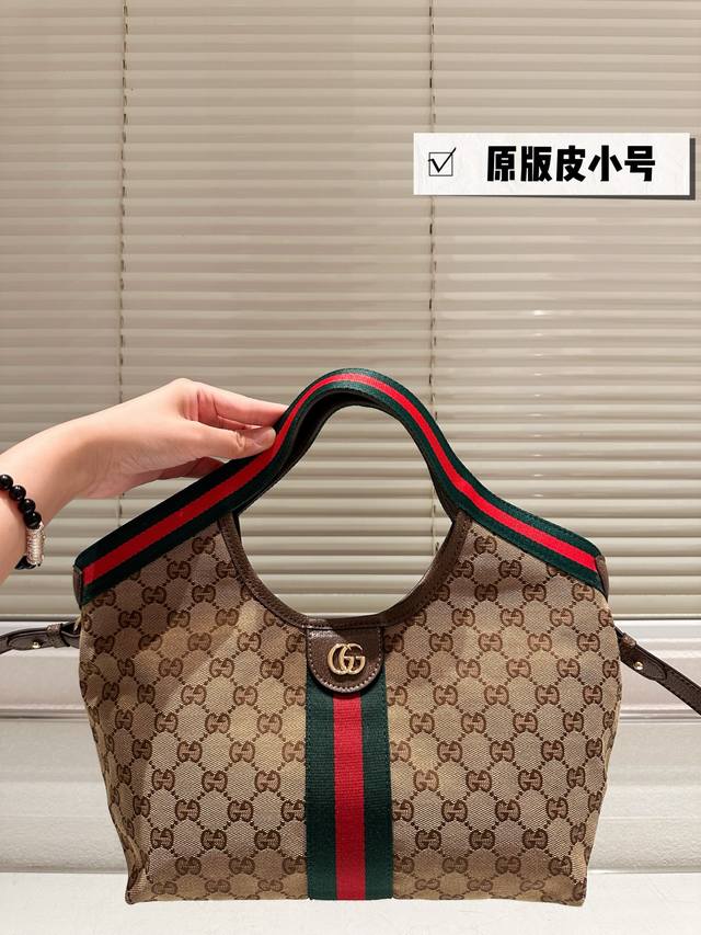 配皮带芯片 Gucci秀款Giglio小号来啦！ Gucci小号Giglio，以经典元素Web织带老花Logo。卫衣剪裁解构经典，皮具五金复刻Archival韵