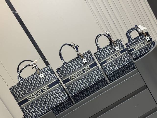 配折叠盒丝巾 需要星星挂件加 30 Dior 原版布提花 Dior Book Tote今年最喜欢的一款购物袋 Tote我用的次数最多的包 迪奥因为容量超级大 不