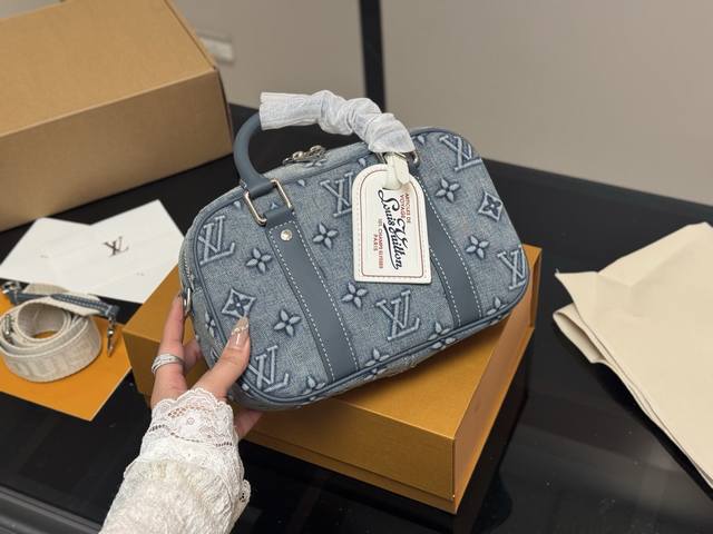 配折叠盒飞机盒 Size：20.12Cm Lv Trail 牛仔 新品男士相机包！