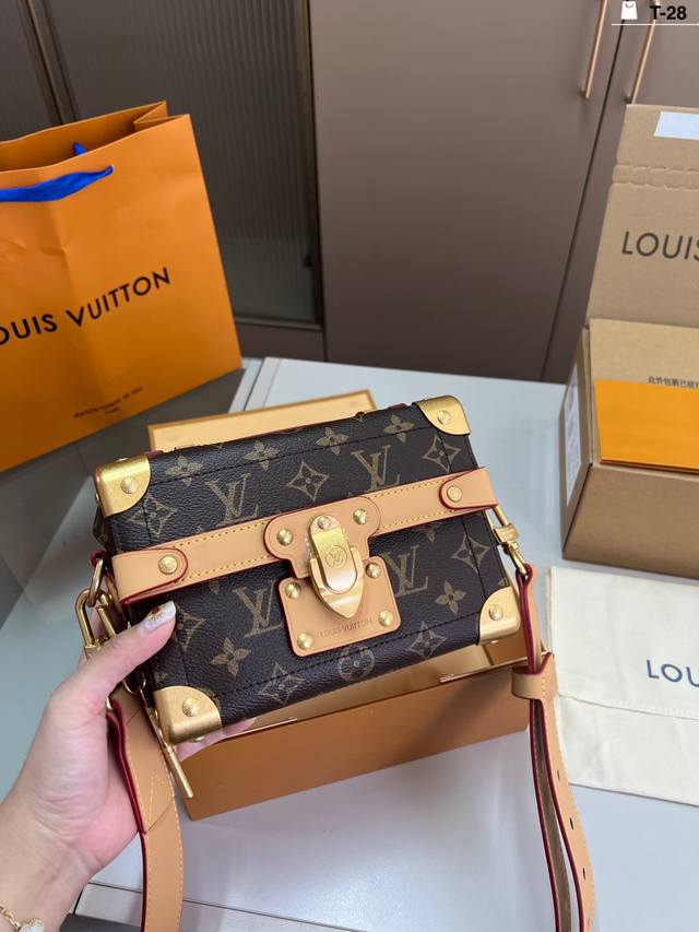 芯片版本 Lv Soul Trunk Monogram Heritage涂层帆布 盒子包单肩斜挎包 男女通用 T-28尺寸20×15折叠盒飞机盒