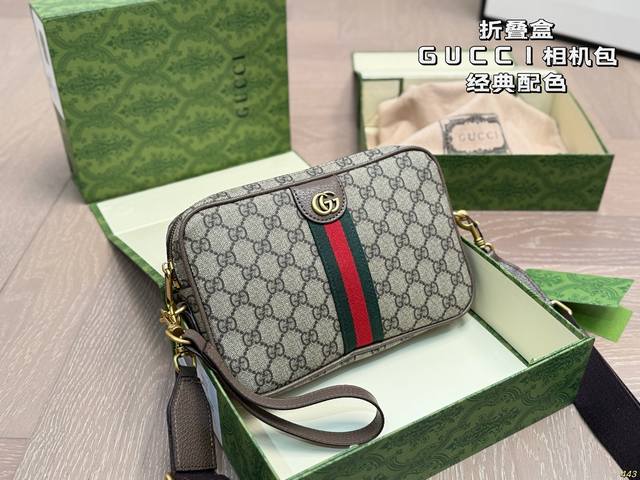 折叠盒 酷奇Gucci相机包 经典配色，彰显品牌的标志性风格！ 经典款式，永不过时，让你随时散发自信风采！ 尺寸24 17
