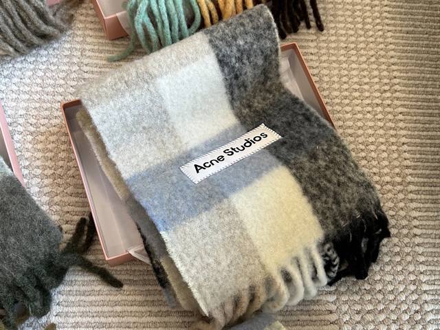 配盒 Size: *28Cm Acne超绝彩色围巾 适合秋冬所有节日 超级百搭 氛围感十足超级美啦