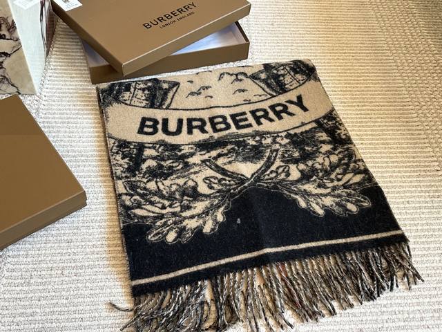配盒 原单羊绒五金 Size:50* Cm Burberry双面羊绒围巾! 爆品强烈推荐入手的围巾! 双面可用, 一面骑士标, 一面经典格纹真的好好看 自用送人 配盒 原单羊绒五金 Size:50* Cm Burberry双面羊绒围巾! 爆品强烈推荐入手的围巾! 双面可用, 一面骑士标, 一面经典格纹真的好好看 自用送人
