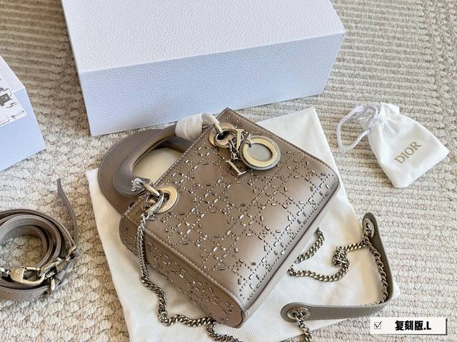 配盒 升级版 Size：17Cm D家 丝绸缎面戴妃 满天星 Blingbling水钻 搭配两条肩带！ 实物不要太精致！ 丝绸灰色 丝绸黑色