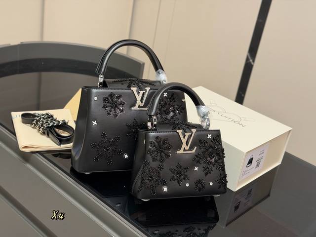 配折叠盒 Size 21.15Cm 27.18Cm Lv Capucines手袋 全粒纹Taurillon牛皮裁制 感觉低调 但有奢华质感 !! 配折叠盒 Size 21.15Cm 27.18Cm Lv Capucines手袋 全粒纹Taurillon牛皮裁制 感觉低调 但有奢华质感 !!