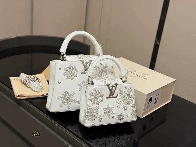 配折叠盒 Size 21.15Cm 27.18Cm Lv Capucines手袋 全粒纹Taurillon牛皮裁制 感觉低调 但有奢华质感 !! 配折叠盒 Size 21.15Cm 27.18Cm Lv Capucines手袋 全粒纹Taurillon牛皮裁制 感觉低调 但有奢华质感 !!