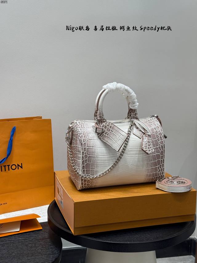 折叠礼盒 Lv Speedy Nigo联名款真的是意外之喜[大笑R]枕头包 鳄鱼纹喜马拉雅色系 经典再升级！ 街头感拉满的同时，高级感不降反增，背上秒变“行走的